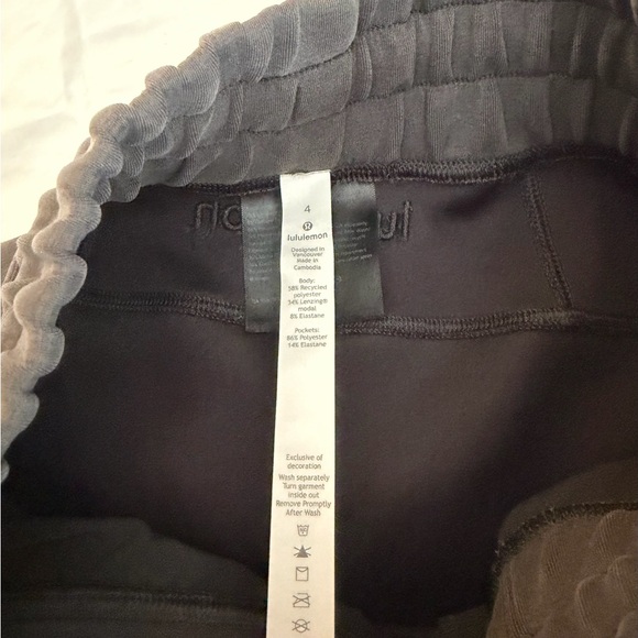 Lululemon softstreme shorts dark grey size 4 - Picture 4 of 6
